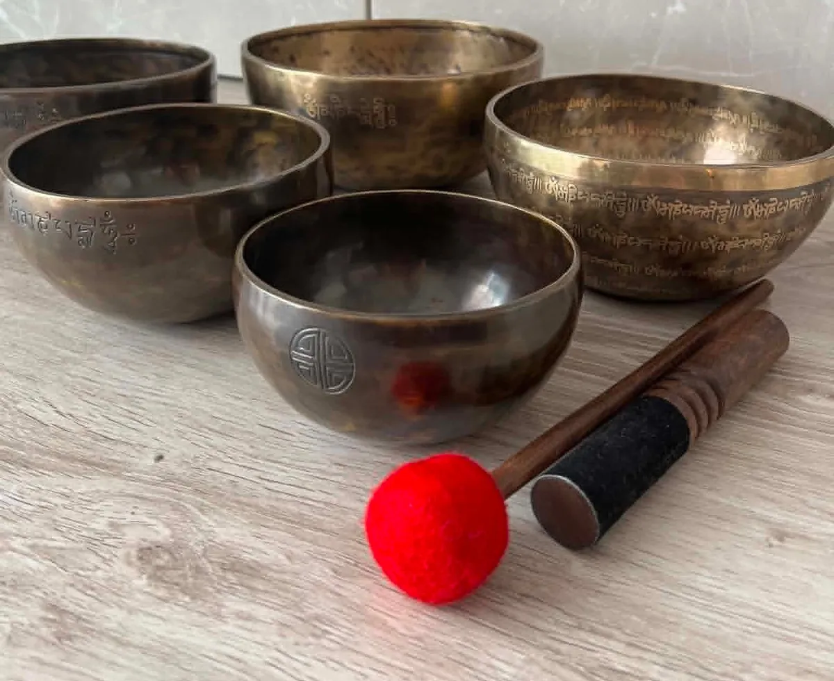 Vivi’s five handcrafted Nepali singing bowls, with a wooden mallet and a felt-covered striker